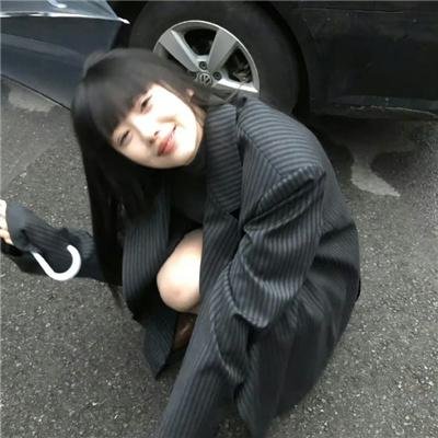 穿条纹衣的男孩